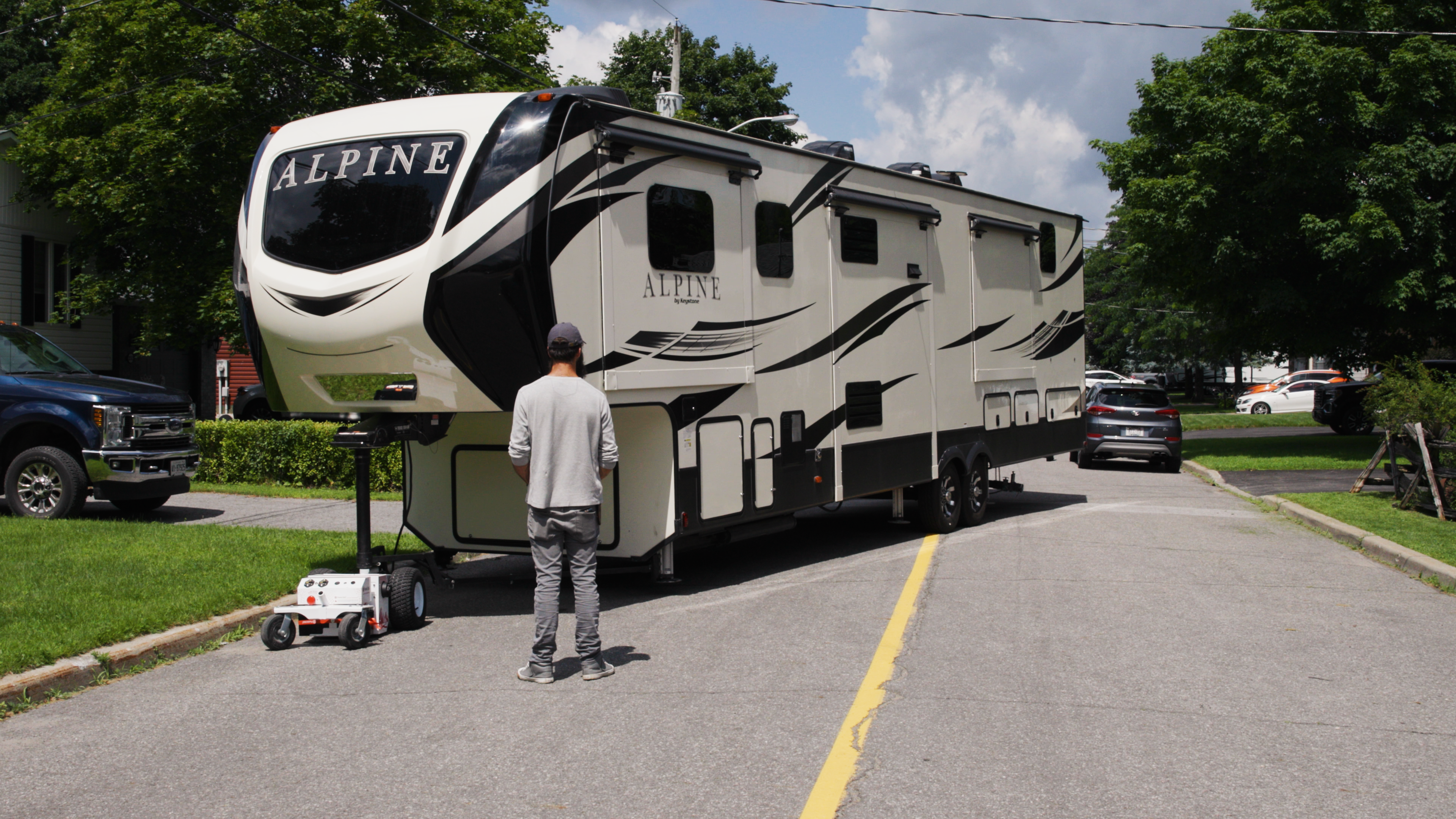 Mastering the Move: How to Park a Trailer with a Remote-Controlled Dolly