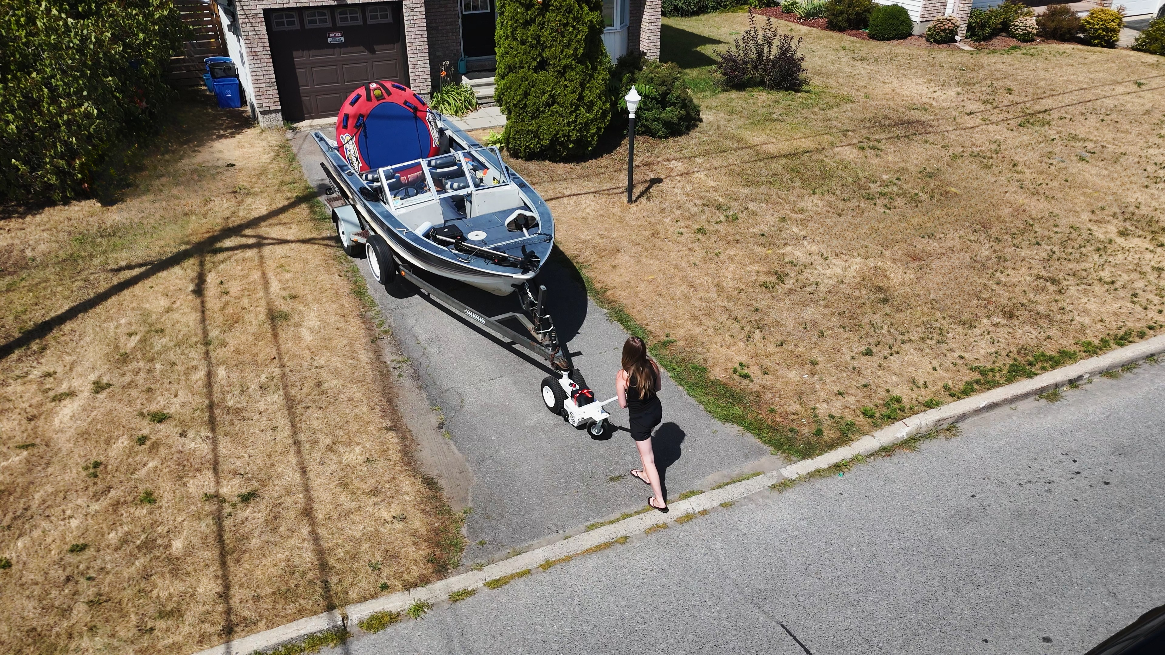 How to Move and Park a Boat Trailer at Home